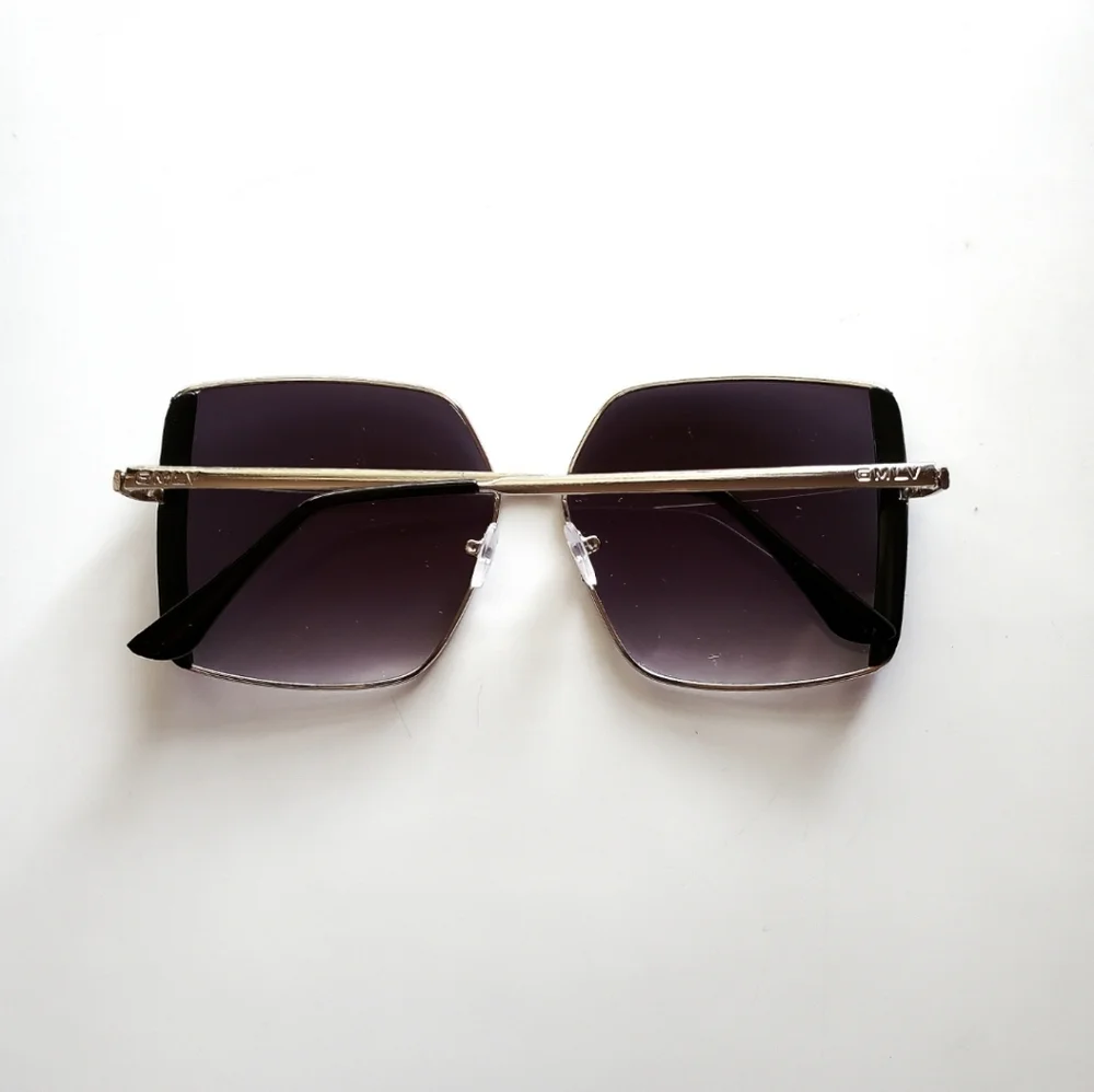 N/A stylish square